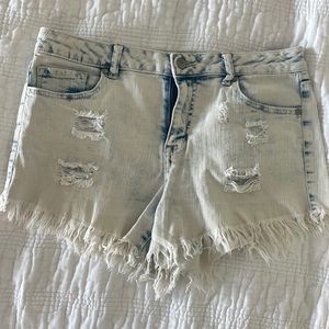 Jean Shorts (Light Wash)